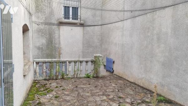 LA GUERCHE- Plein-centre - Immeuble