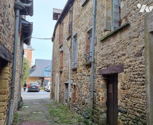 LA GUERCHE- Plein-centre - Immeuble