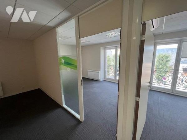 LA GUERCHE- Plein-centre - Immeuble