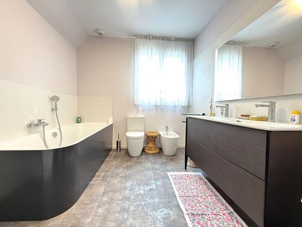 Maison - 7 pièces - 137 m²