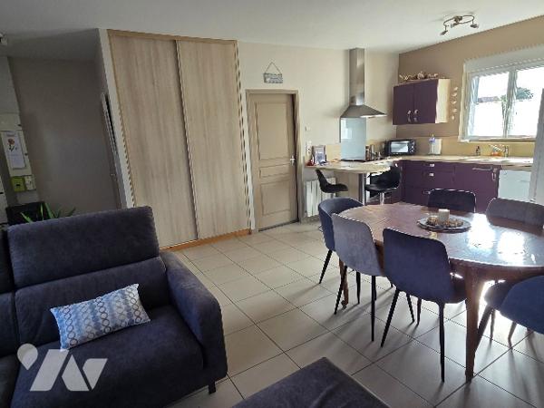 YVETOT GARE, maison mitoyenne de ville de 60.28 m², deux chambres avec place de parking, terrasse.