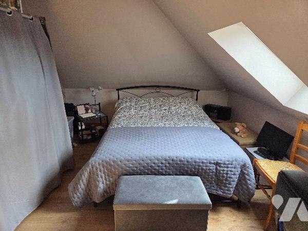 YVETOT GARE, maison mitoyenne de ville de 60.28 m², deux chambres avec place de parking, terrasse.