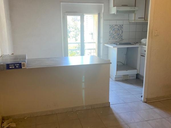 Location Appartement 2 pièces Simiane-Collongue (13109) - centre ville