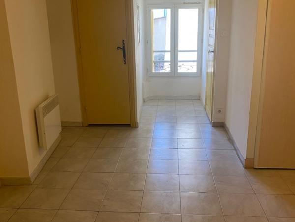 Location Appartement 2 pièces Simiane-Collongue (13109) - centre ville