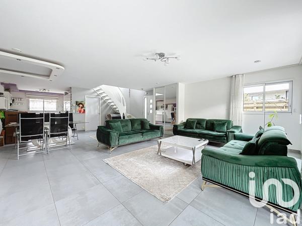 Maison traditionnelle 6 pièces de 135 m² à Vezin-le-Coquet (35132)