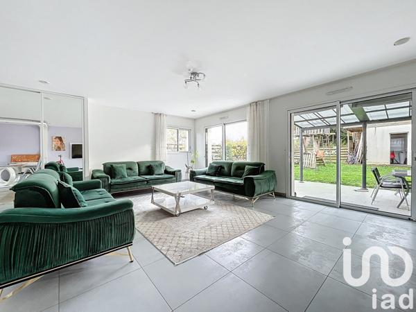 Maison traditionnelle 6 pièces de 135 m² à Vezin-le-Coquet (35132)