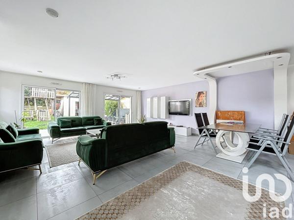 Maison traditionnelle 6 pièces de 135 m² à Vezin-le-Coquet (35132)