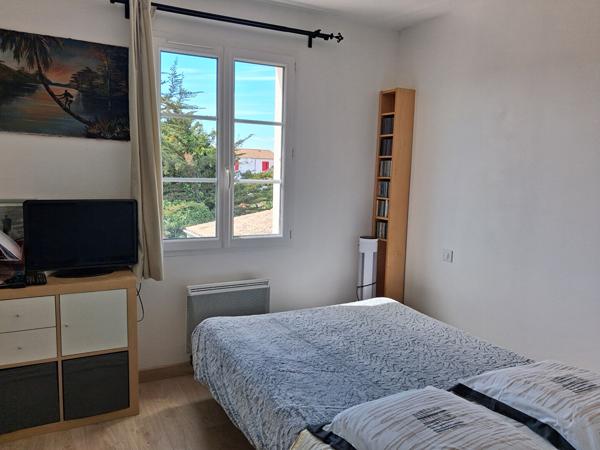 Élégante maison familiale avec piscine entre océan et village historique