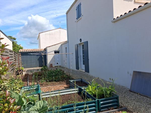 Élégante maison familiale avec piscine entre océan et village historique