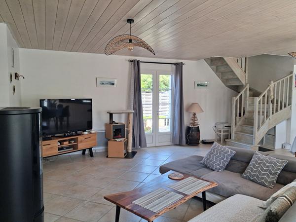 Élégante maison familiale avec piscine entre océan et village historique