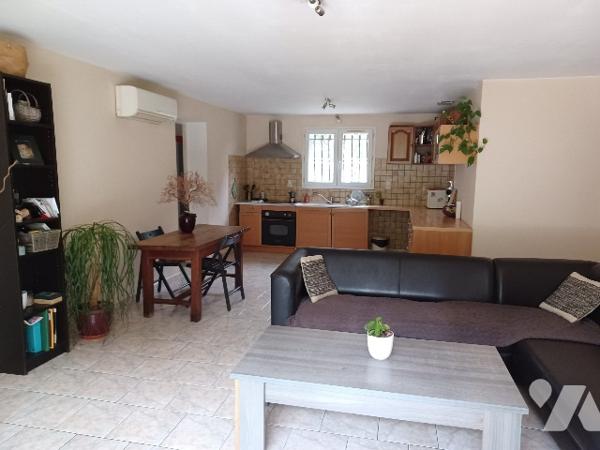 Maison de plain-pied – 3 chambres – Terrain 985m² – Eyguières (campagne)
