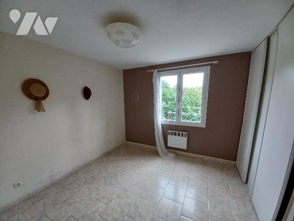 Maison de plain-pied – 3 chambres – Terrain 985m² – Eyguières (campagne)