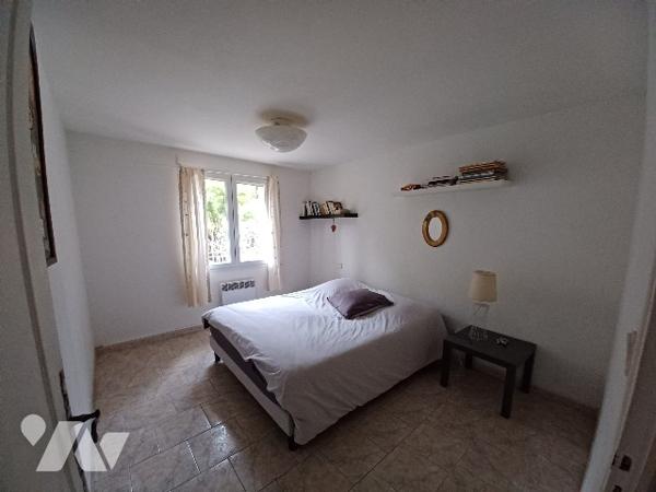 Maison de plain-pied – 3 chambres – Terrain 985m² – Eyguières (campagne)