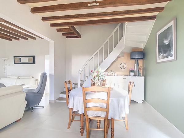 A vendre, maison rénovée de 140m2 avec 5 chambres, un grand terrain et des dépendances, dans les Hauts-d'Anjou