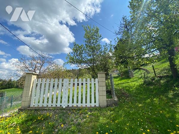 Vergers avec dépendance en bois  : garage, barbecue