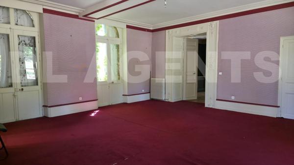 Splendide Château du XIXe Siècle avec Domaine d’Exception