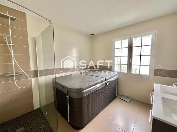 Propriété de 137m2 dans un hameau avec 1 hectare de terrain proche de la Roche sur Yon