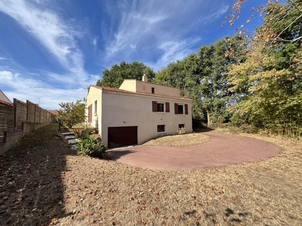 Maison 278 144 € La Roche-sur-Yon 5 p 139 m² DPE D