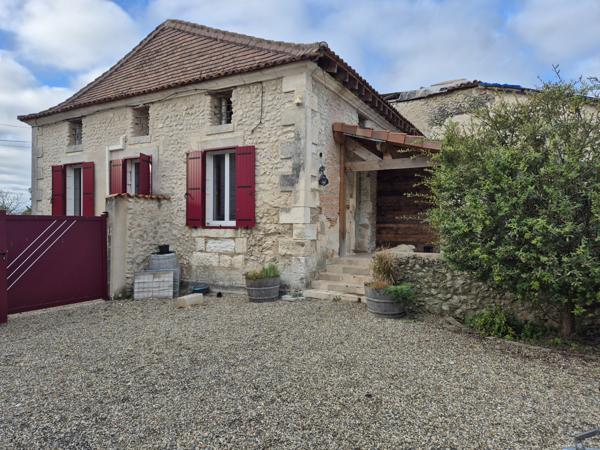 Tocane-Saint-Apre (24350) Maison à vendre de 120 m² Dordogne - Périgueux - Ribérac - Tocane - Dépendances - Potentiel profession