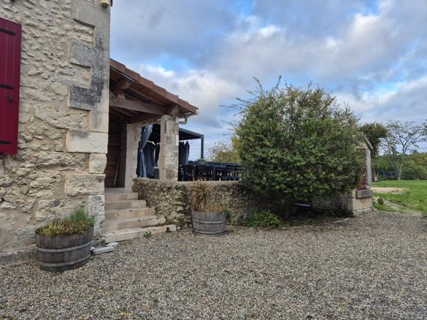 Tocane-Saint-Apre (24350) Maison à vendre de 120 m² Dordogne - Périgueux - Ribérac - Tocane - Dépendances - Potentiel profession
