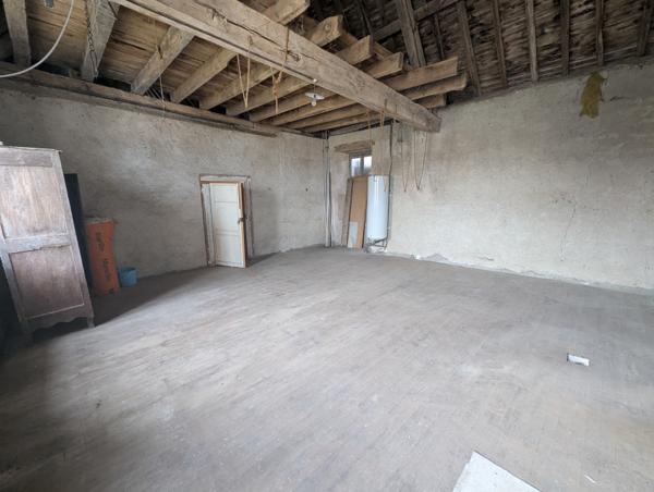 Grande maison de bourg à rénover !