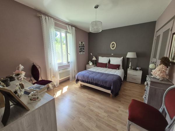 Eyragues (13630) *** SOUS COMPROMIS *** - EYRAGUES (13630) - MAISON DE PLAIN-PIED SUR BEAU TERRAIN A PIED DU VILLAGE