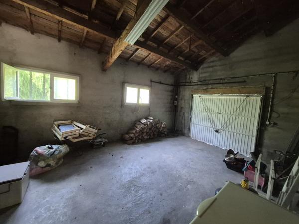 Eyragues (13630) *** SOUS COMPROMIS *** - EYRAGUES (13630) - MAISON DE PLAIN-PIED SUR BEAU TERRAIN A PIED DU VILLAGE