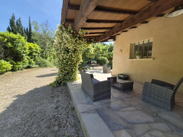 Eyragues (13630) *** SOUS COMPROMIS *** - EYRAGUES (13630) - MAISON DE PLAIN-PIED SUR BEAU TERRAIN A PIED DU VILLAGE