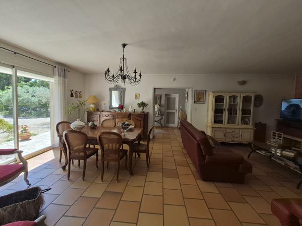 Eyragues (13630) *** SOUS COMPROMIS *** - EYRAGUES (13630) - MAISON DE PLAIN-PIED SUR BEAU TERRAIN A PIED DU VILLAGE