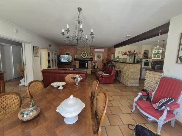 Eyragues (13630) *** SOUS COMPROMIS *** - EYRAGUES (13630) - MAISON DE PLAIN-PIED SUR BEAU TERRAIN A PIED DU VILLAGE