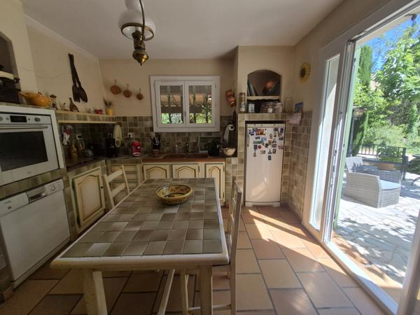 Eyragues (13630) *** SOUS COMPROMIS *** - EYRAGUES (13630) - MAISON DE PLAIN-PIED SUR BEAU TERRAIN A PIED DU VILLAGE