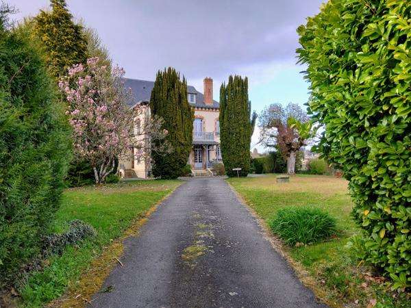 Vente maison bourgeoise 265 m² 10 Pièces Châlus