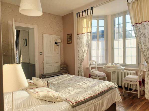 Vente maison bourgeoise 265 m² 10 Pièces Châlus