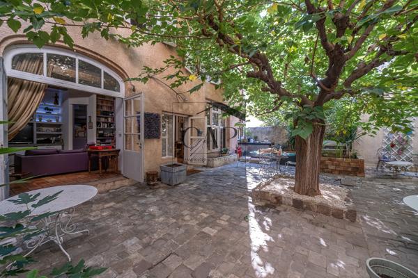 Marseille (13006) Ensemble atypique de 176 m² Carrez avec cour intérieure – maison, studio et atelier – 13006