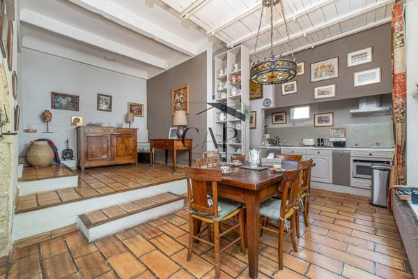 Marseille (13006) Ensemble atypique de 176 m² Carrez avec cour intérieure – maison, studio et atelier – 13006