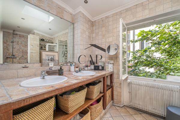 Marseille (13006) Ensemble atypique de 176 m² Carrez avec cour intérieure – maison, studio et atelier – 13006