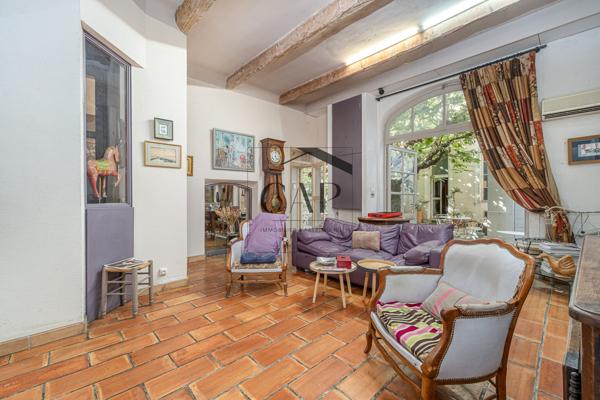 Marseille (13006) Ensemble atypique de 176 m² Carrez avec cour intérieure – maison, studio et atelier – 13006