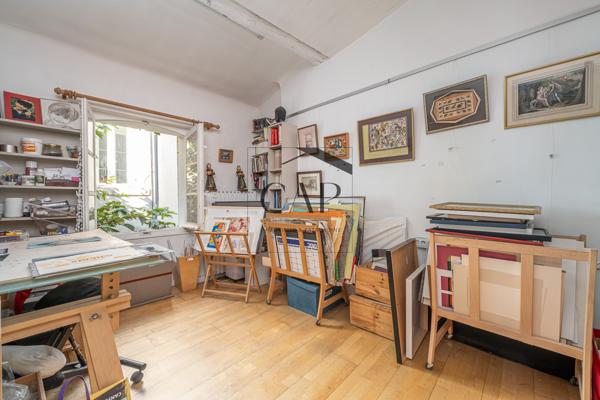 Marseille (13006) Ensemble atypique de 176 m² Carrez avec cour intérieure – maison, studio et atelier – 13006