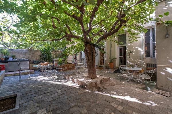 Marseille (13006) Ensemble atypique de 176 m² Carrez avec cour intérieure – maison, studio et atelier – 13006