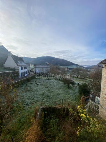 Rare: Bel ensemble immobilier  dans village pittoresque Maison et dépendances