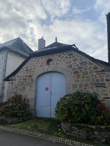 Rare: Bel ensemble immobilier  dans village pittoresque Maison et dépendances