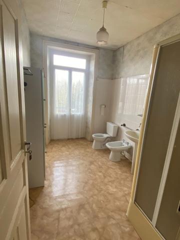 Rare: Bel ensemble immobilier  dans village pittoresque Maison et dépendances