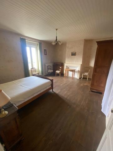 Rare: Bel ensemble immobilier  dans village pittoresque Maison et dépendances