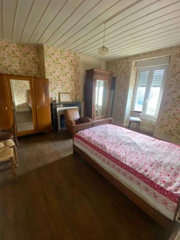 Rare: Bel ensemble immobilier  dans village pittoresque Maison et dépendances