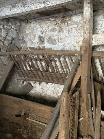 Rare: Bel ensemble immobilier  dans village pittoresque Maison et dépendances