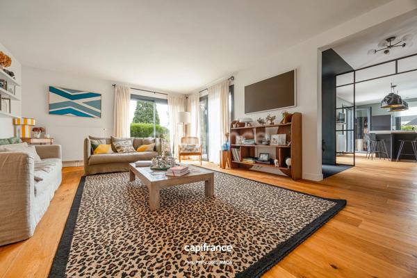 SUPERBE MAISON CONTEMPORAINE À 5 MINUTES DE LA RÉPUBLIQUE