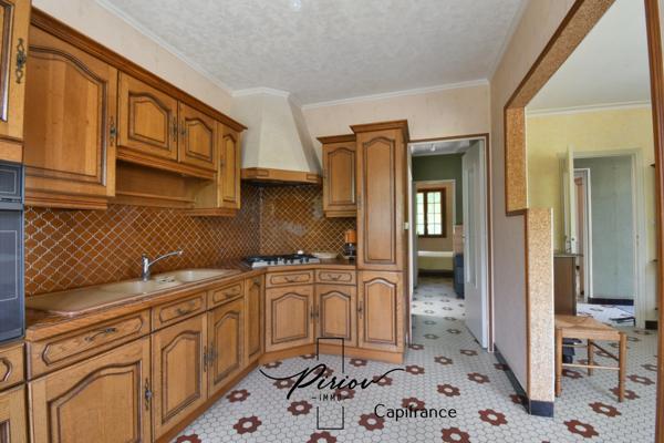 Charmante maison, environnement verdoyant avec 5925 m² de terrain arboré