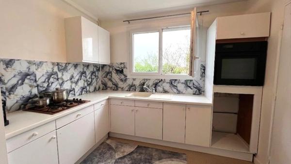 Dpt Finistère (29), A vendre QUIMPER Ouest, Appartement type 3 de 62 m² habitable avec deux balcons - Cave.