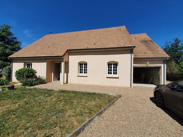 Maison Ecommoy 98 m² - 3 chambres- Jardin et garage