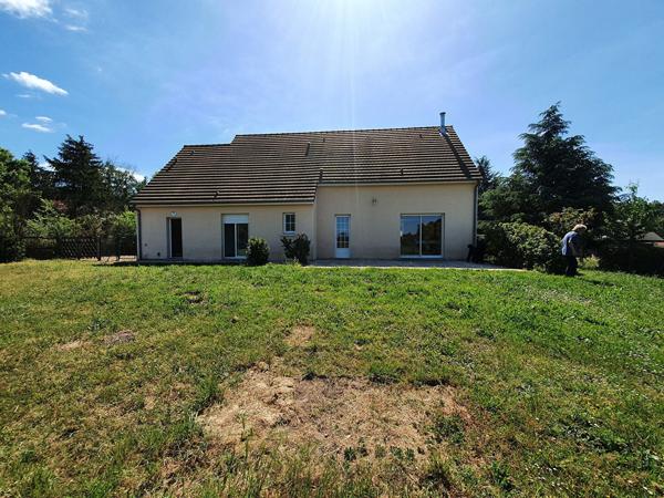 Maison Ecommoy 98 m² - 3 chambres- Jardin et garage